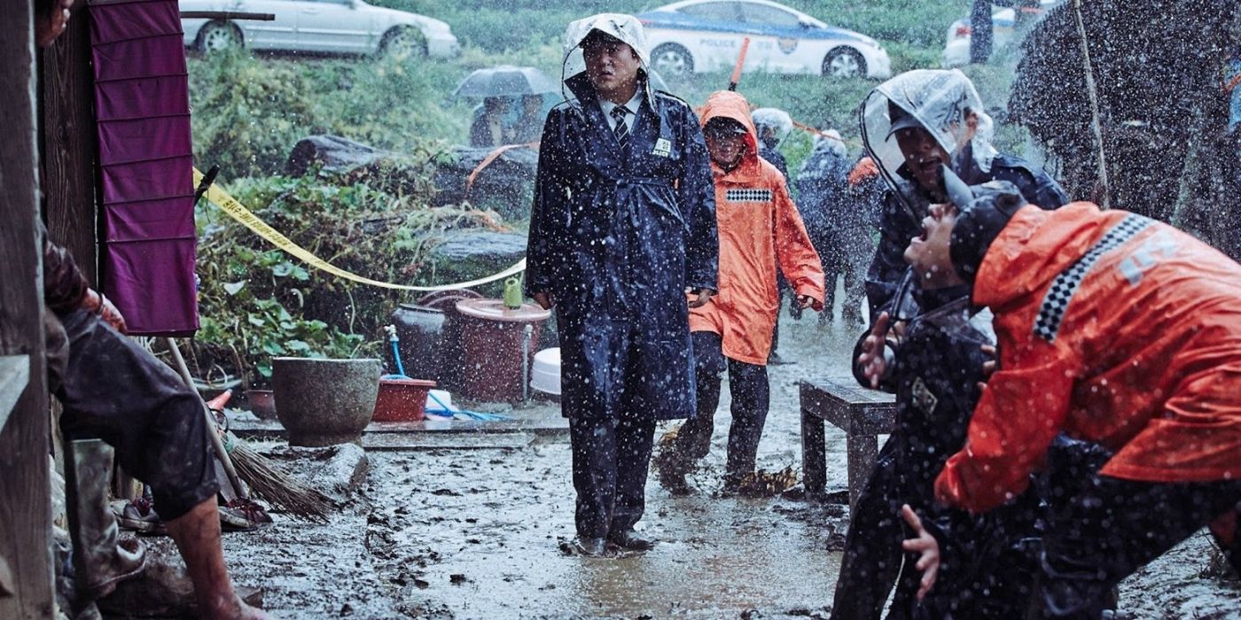 Jong-goo standing in the rain in The Wailing