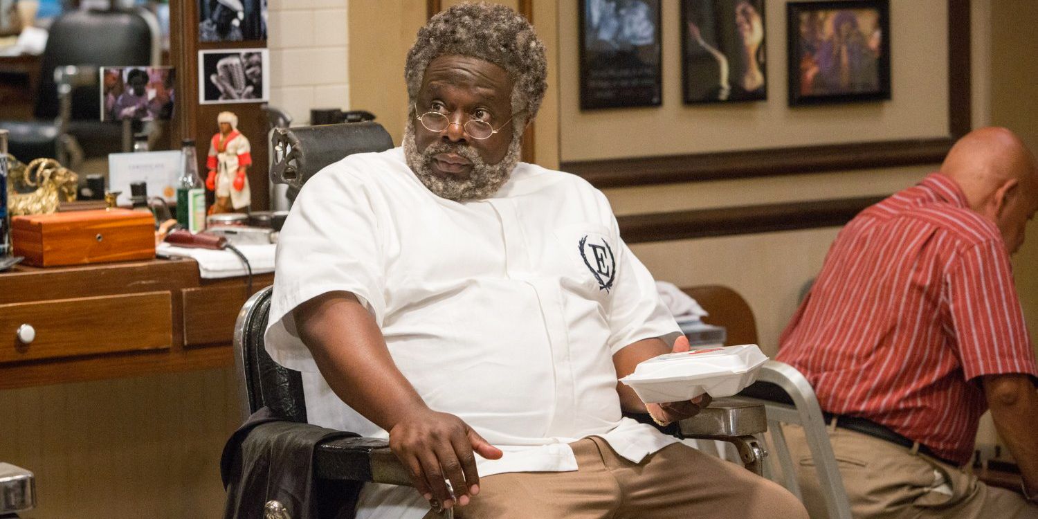 Cedric the Entertainer in Barbershop- The Next Cut