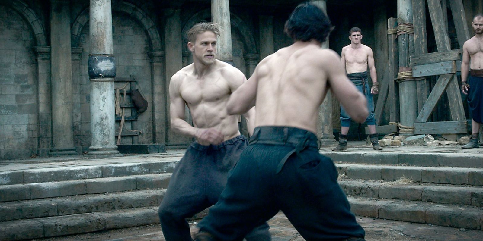 Charlie Hunnam fighting in King Arthur Legend of the Sword
