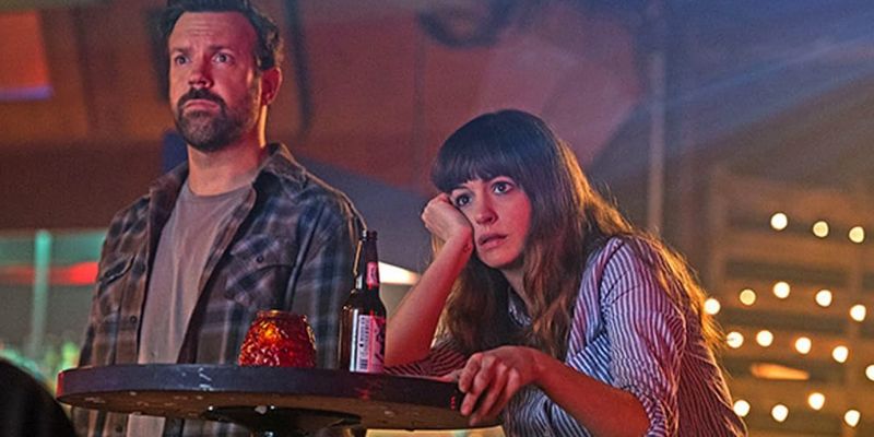Jason Sudeikis and Anne Hathaway in Colossal