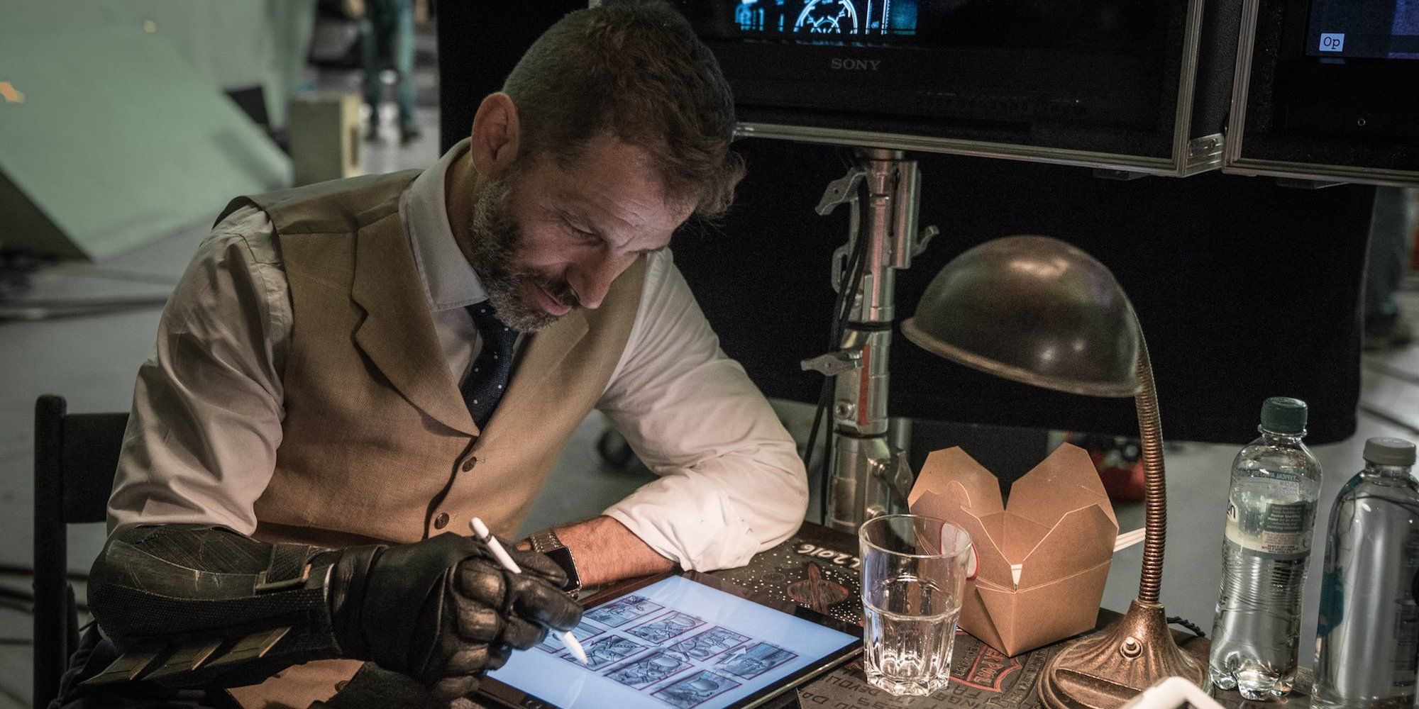Zack Snyder working on Deathstroke storyboards for Justice League movie