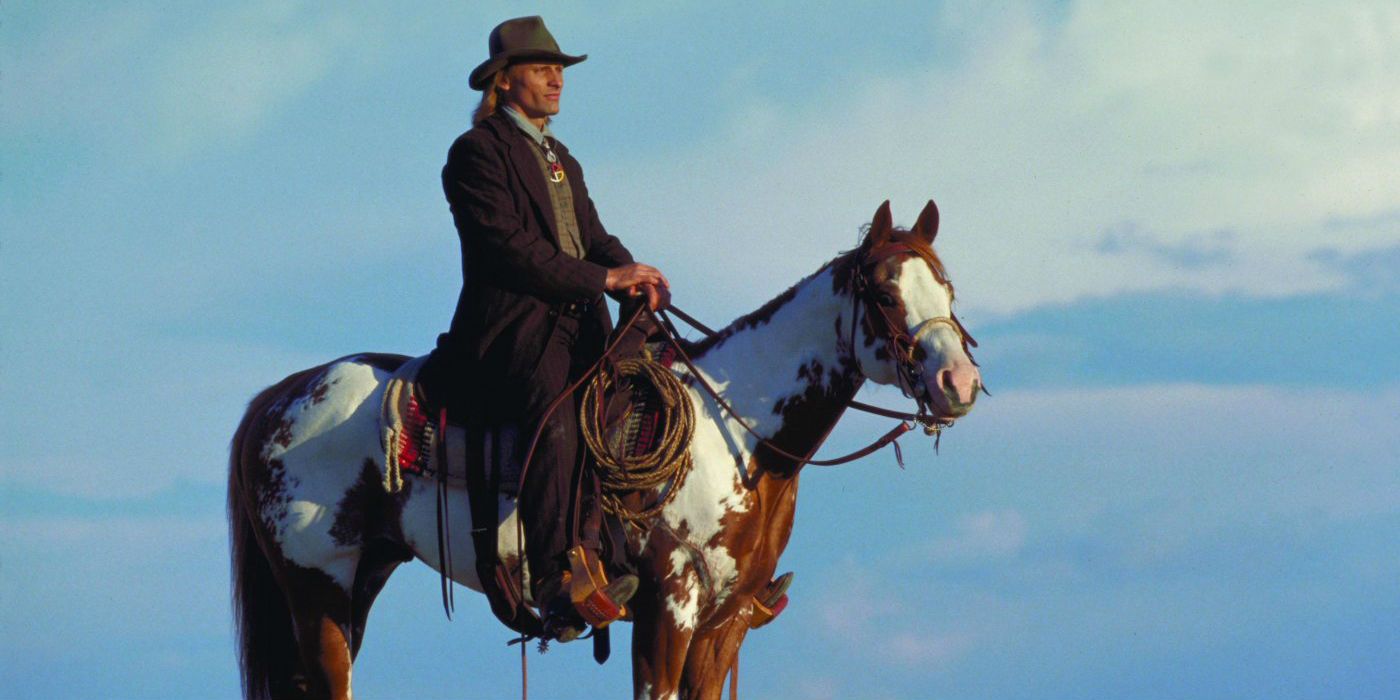 Viggo Mortensen riding a horse in Hidalgo.