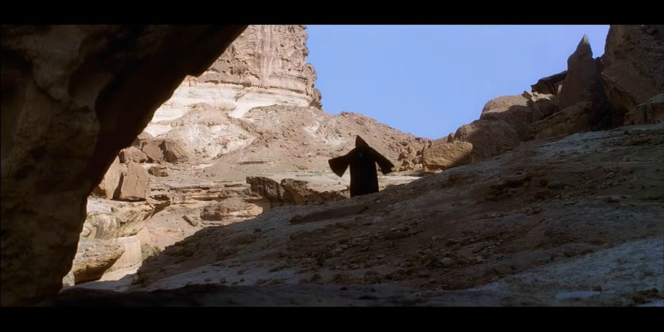 Obi Wan Kenobi wearing hood in A New Hope