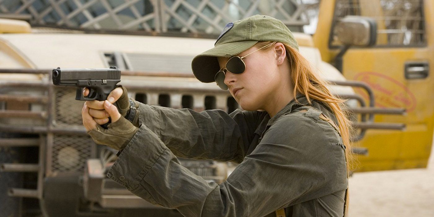 Claire Redfield aiming a gun at someone in Resident Evil: Extinction.