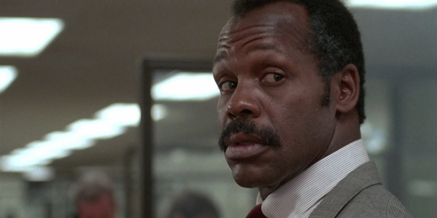 Danny Glover in the police station in Lethal Weapon