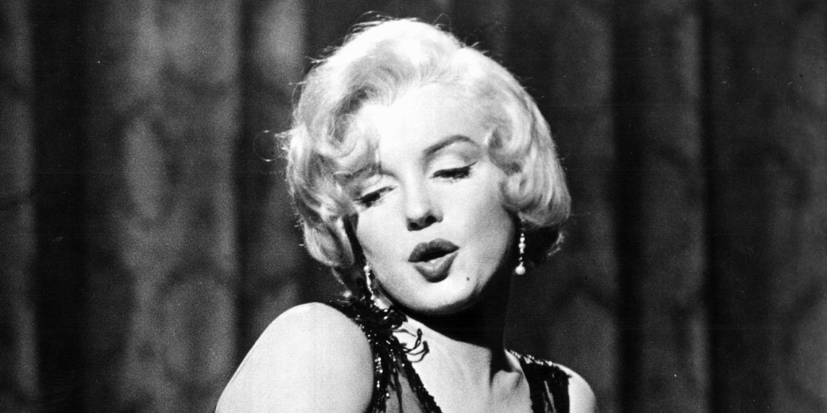 Marilyn Monroe bernyanyi di Some Like It Hot