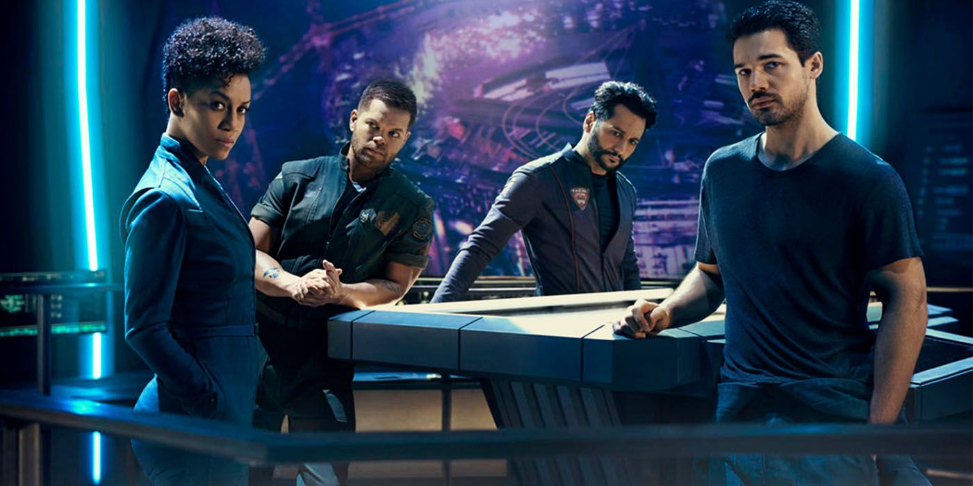 The Rocinante Crew standing next to each othe in The Expanse