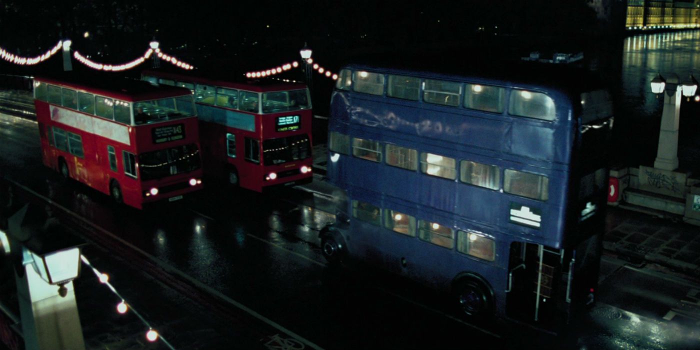 The Knight Bus squeezes between two buses in Harry Potter and the Prisoner of Azkaban