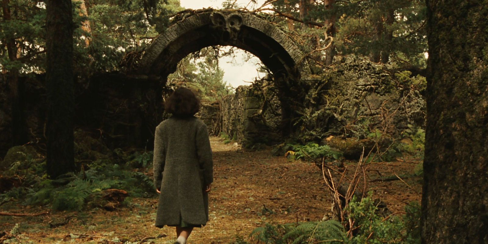 Pan's Labyrinth - Ofelia at maze