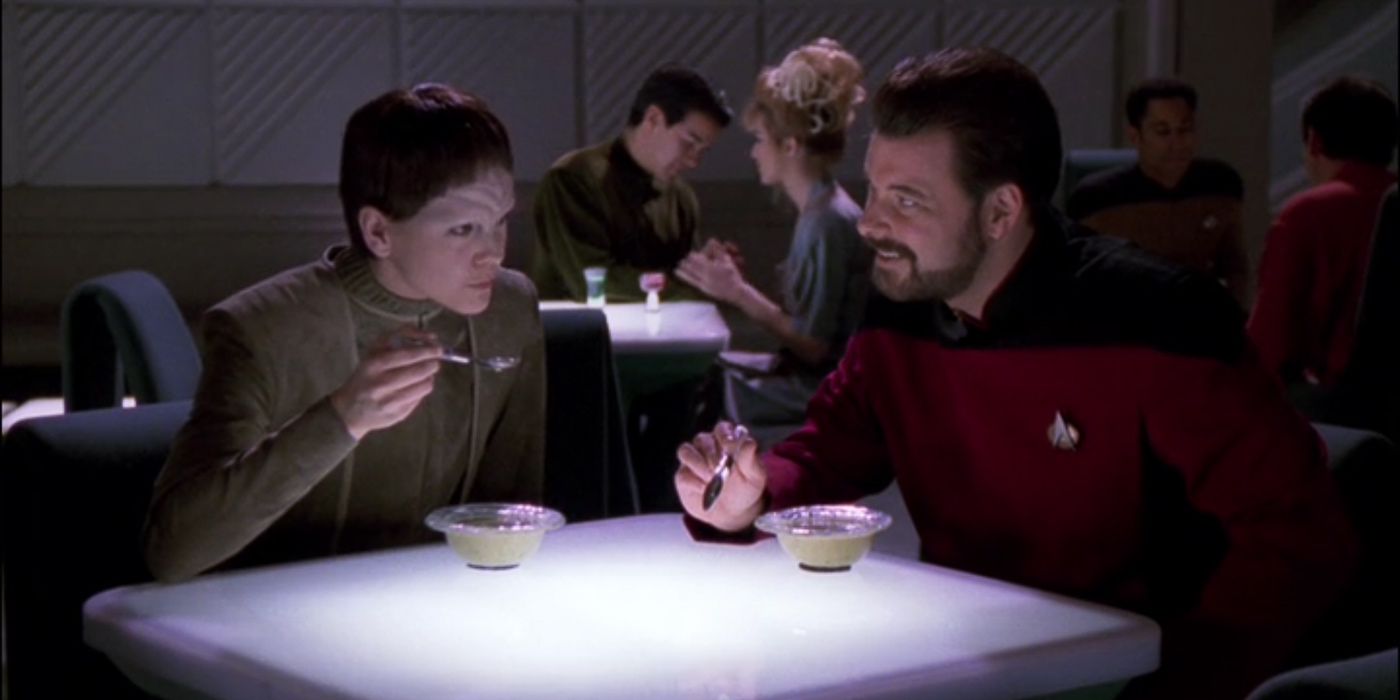 Soren and Riker in Star Trek: The Next Generation - The Outcast