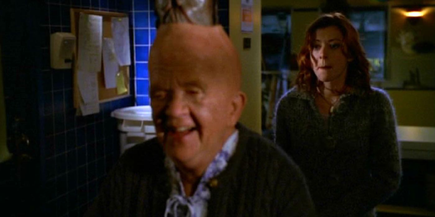 Willow approaches the Wig Lady from behind in Buffy the Vampire Slayer