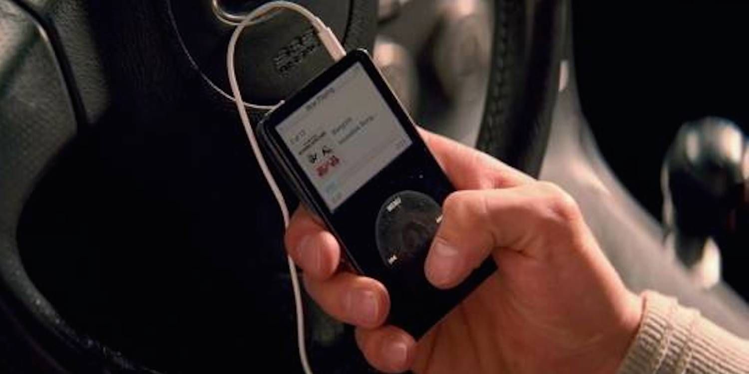 A hand holds an iPod in the movie Baby Driver 