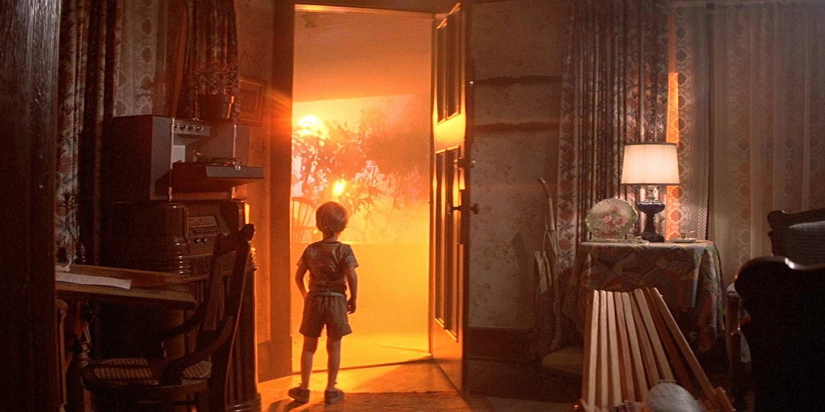Barry standing in the doorway in Close Encounters of the Third Kind