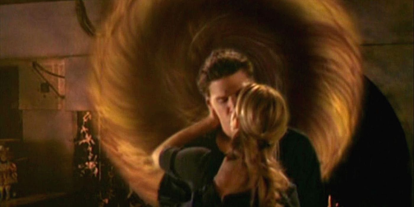 David Boreanaz as Angel and Sarah Michelle Gellar in Buffy the Vampire Slayer Becoming Pt 2