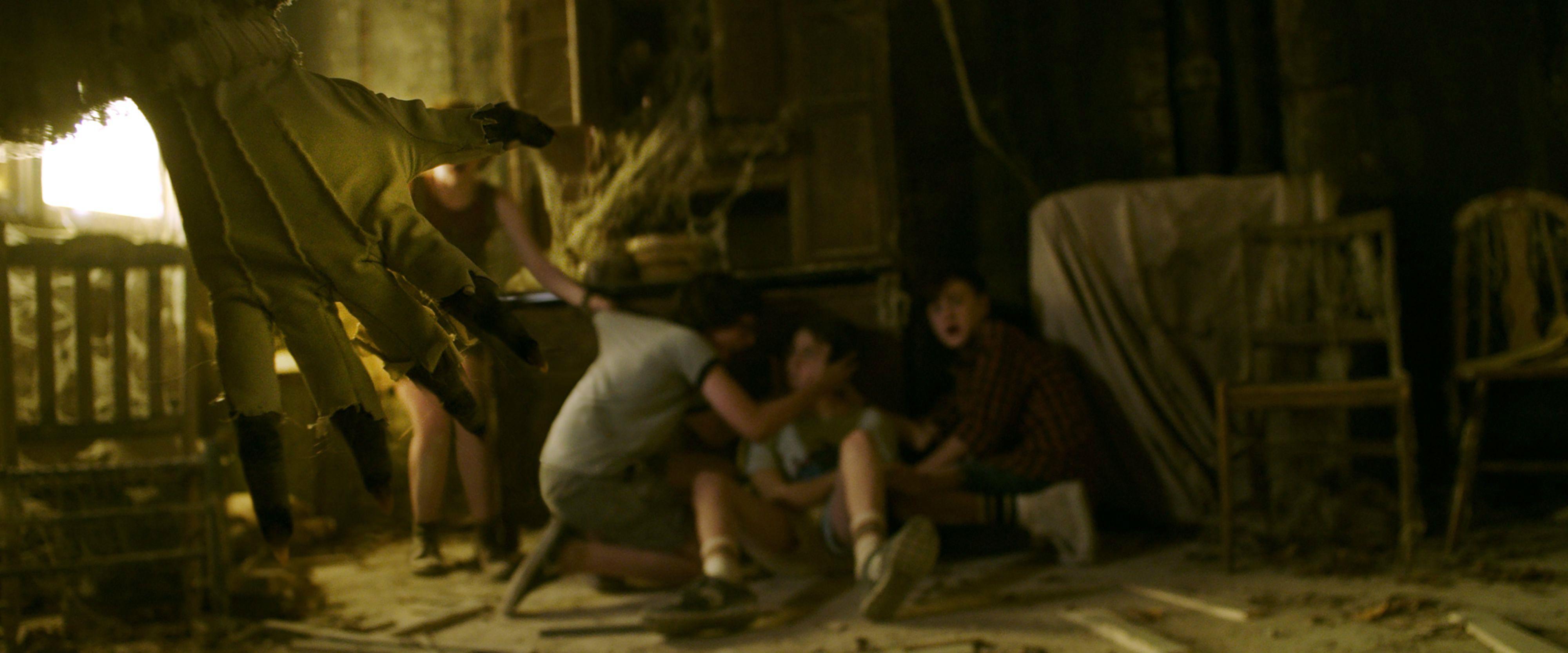 IT (2017) - Pennywise&rsquo;s Hand