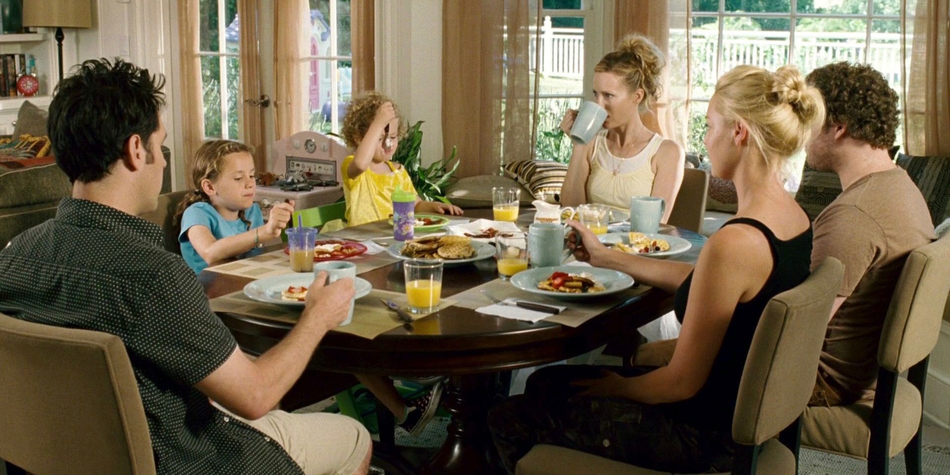 Leslie Mann, Iris Apatow, Maude Apatow in Knocked Up