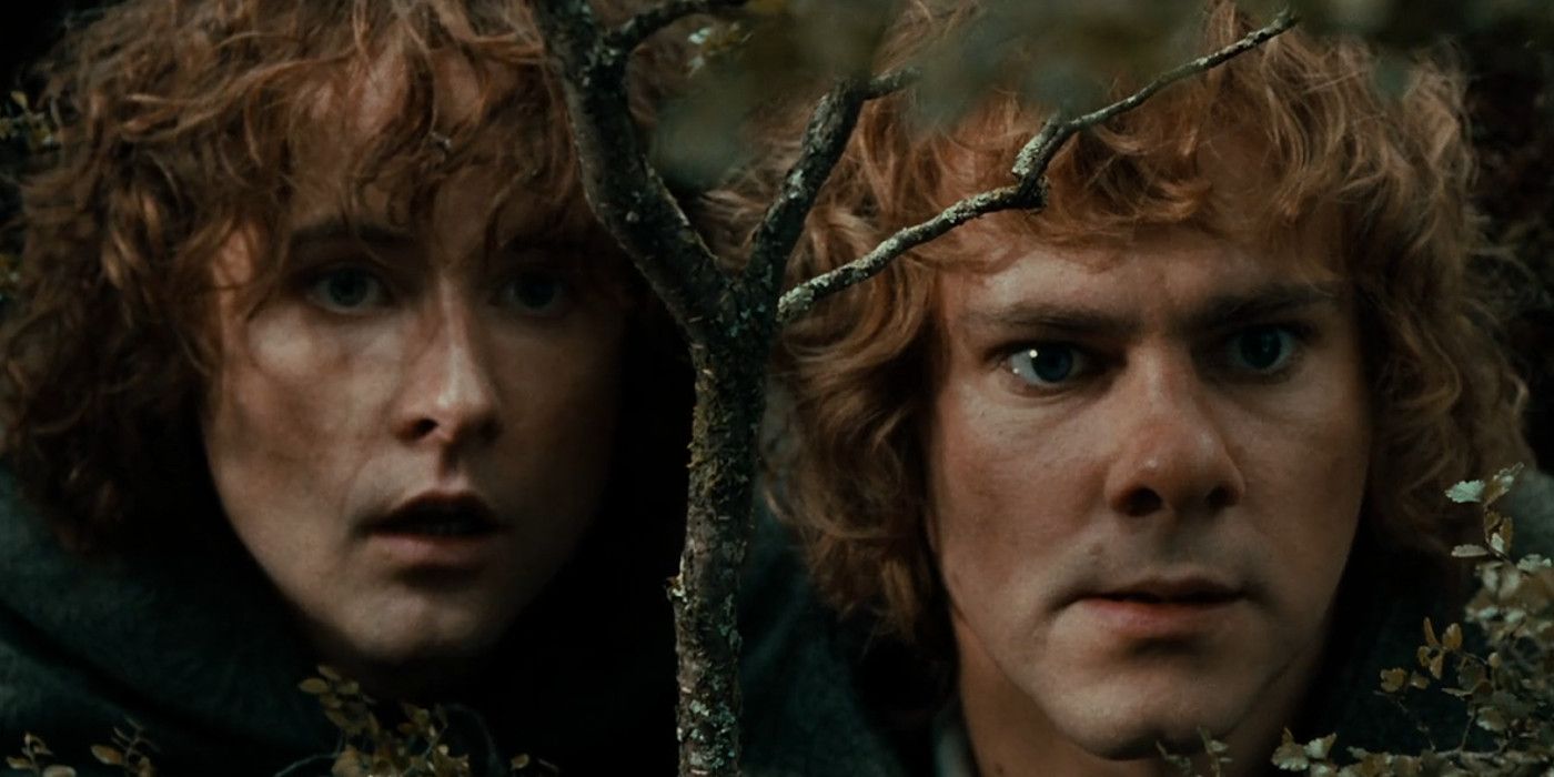 Merry dan Pippin bersembunyi di dahan di Lord of the Rings. 