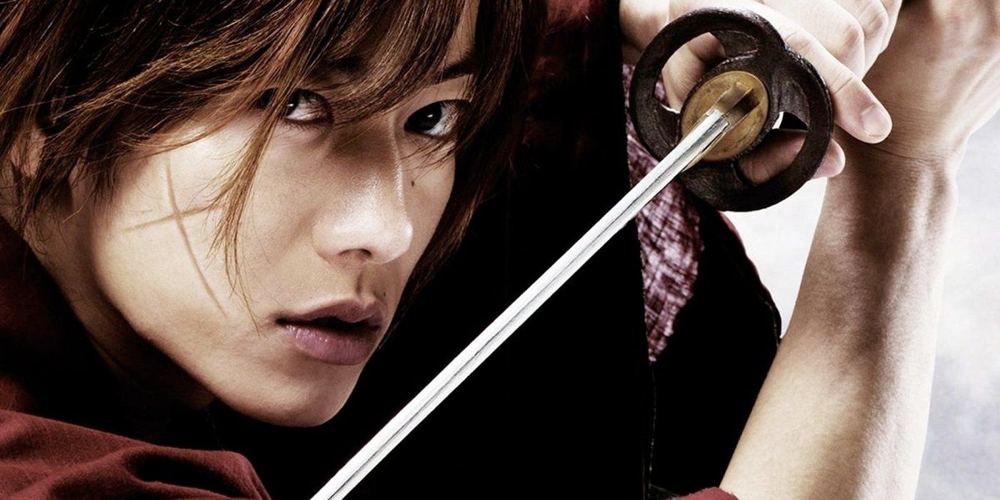 Rurouni Kenshin wields his katana.