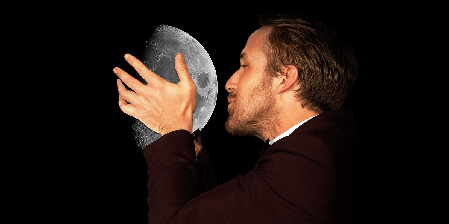 Ryan Gosling kissing the Moon