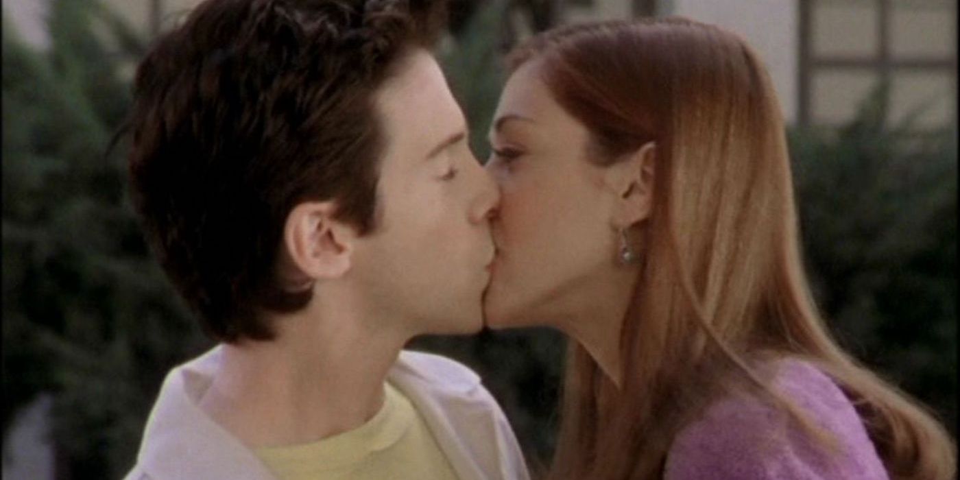 Oz and Willow kiss in Buffy the Vampire Slayer