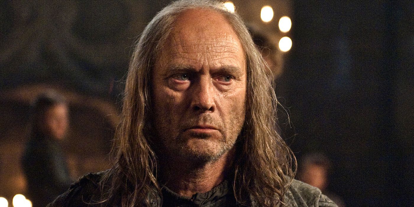 Balon Greyjoy looking serious while turning his back on his children in Game of Thrones