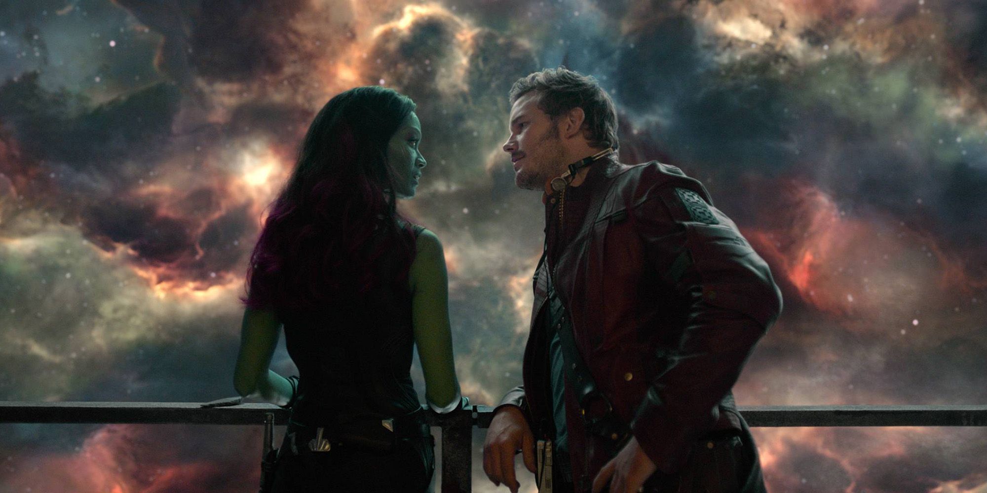 Chris Pratt como Star-Lord e Zoe Saldana como Gamora em Guardiões da Galáxia
