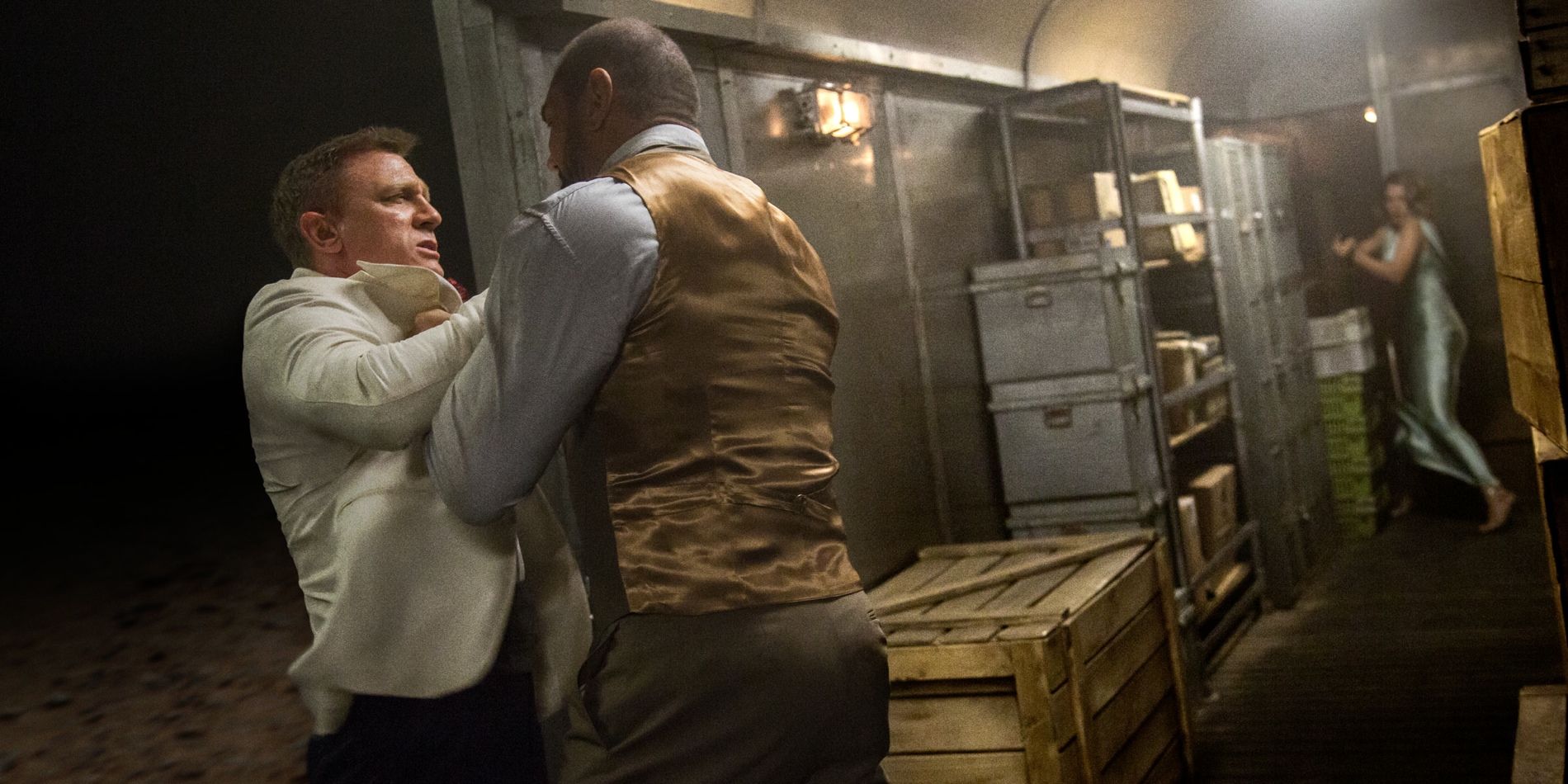 Daniel Craig and Dave Bautista fight on a train in Spectre