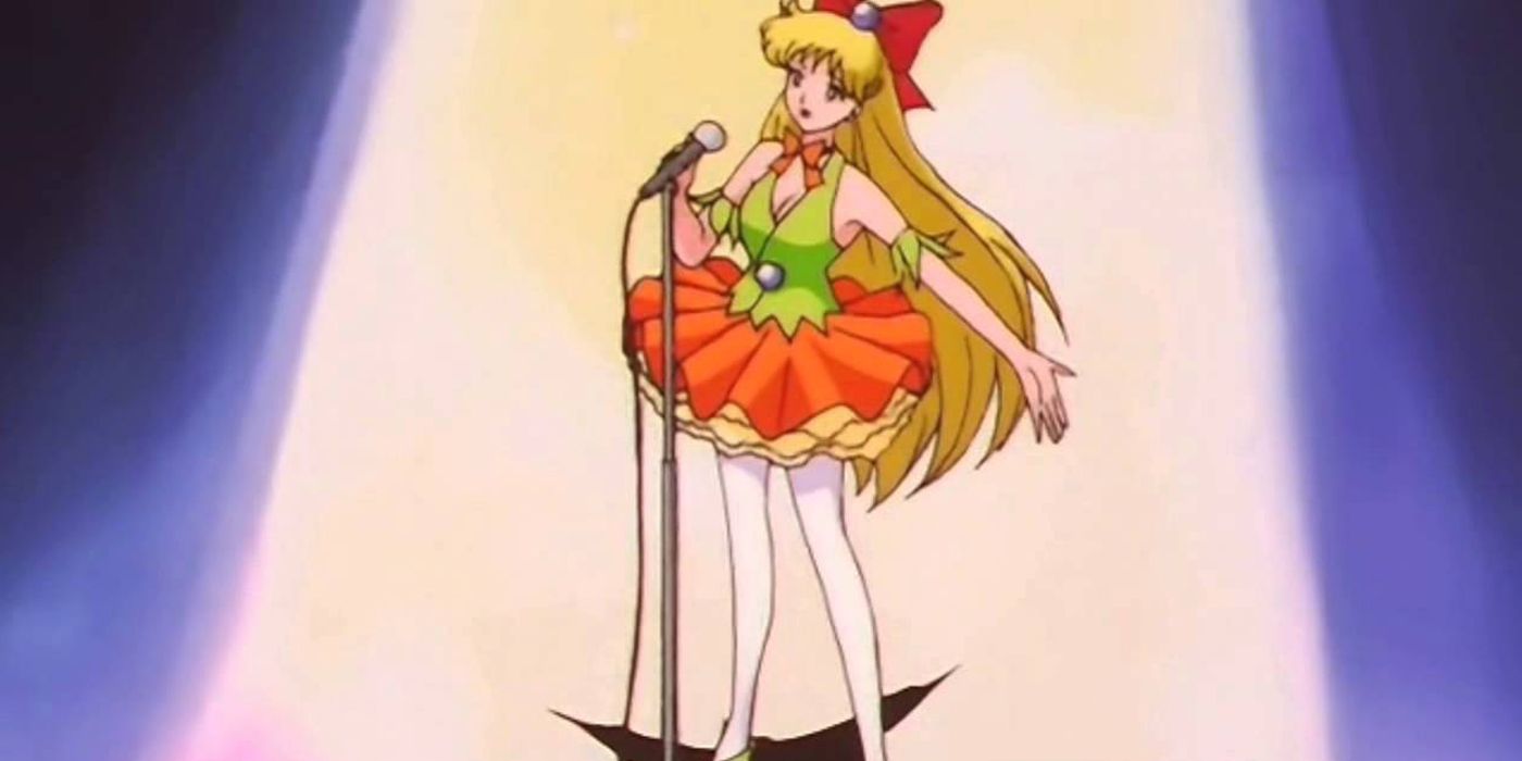 Minako singing in Sailor Moon