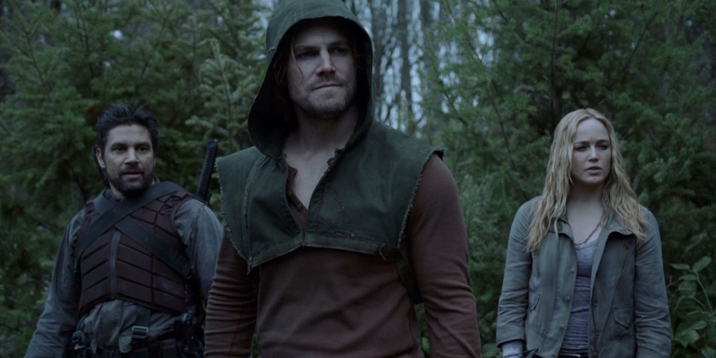 Sara Lance teams up with slade and Oliver in Arrow
