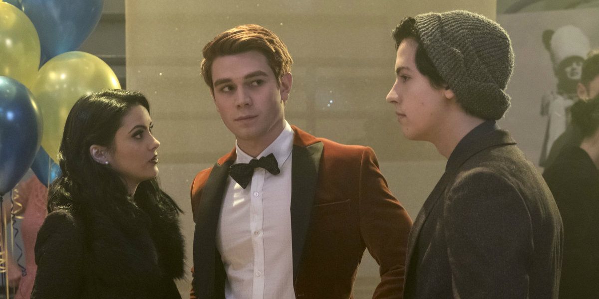 Veronica, Archie and Jughead talking on Riverdale