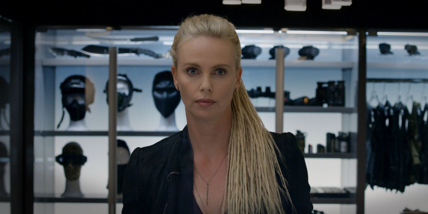 Cifra dentro de seu avião em The Fate Of The Furious