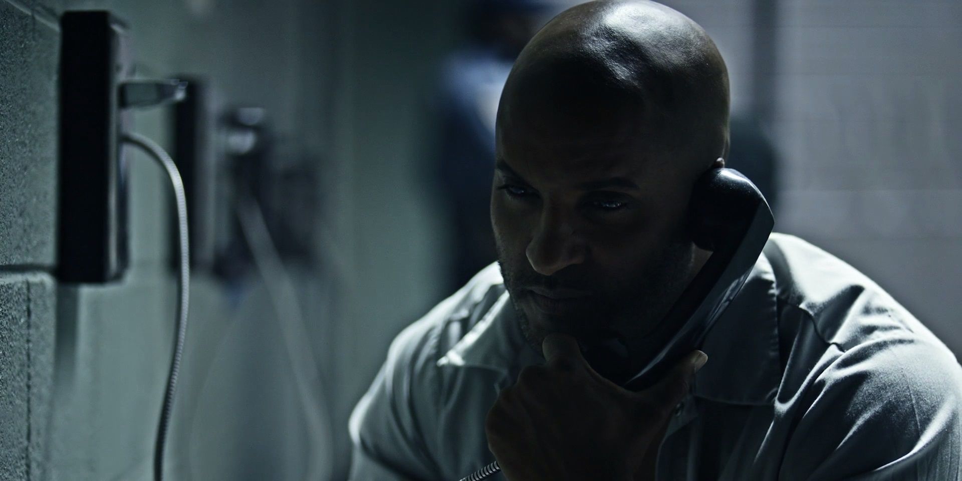 American Gods - Shadow in prison on the phone