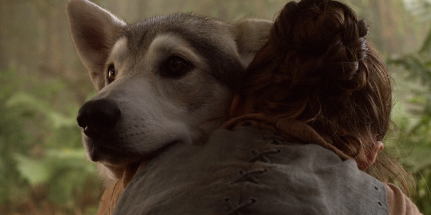 Arya hugs Nymeria in Game of Thrones