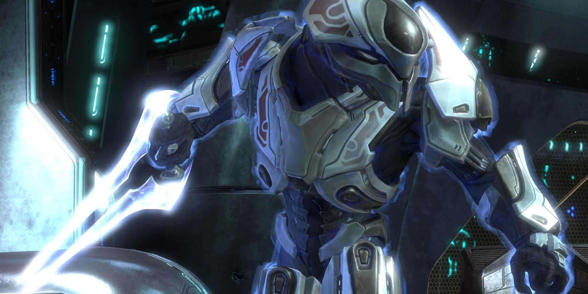 An elite holding an energy sword in Halo