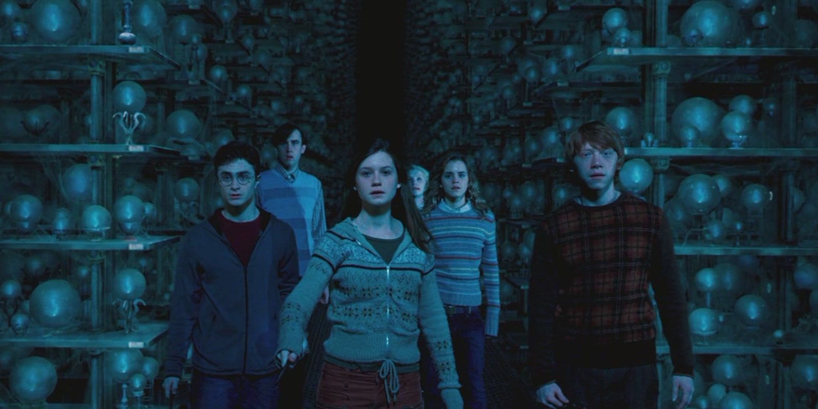Harry, Neville, Gina, Luna, Hermione e Ron no Departamento de Mistérios
