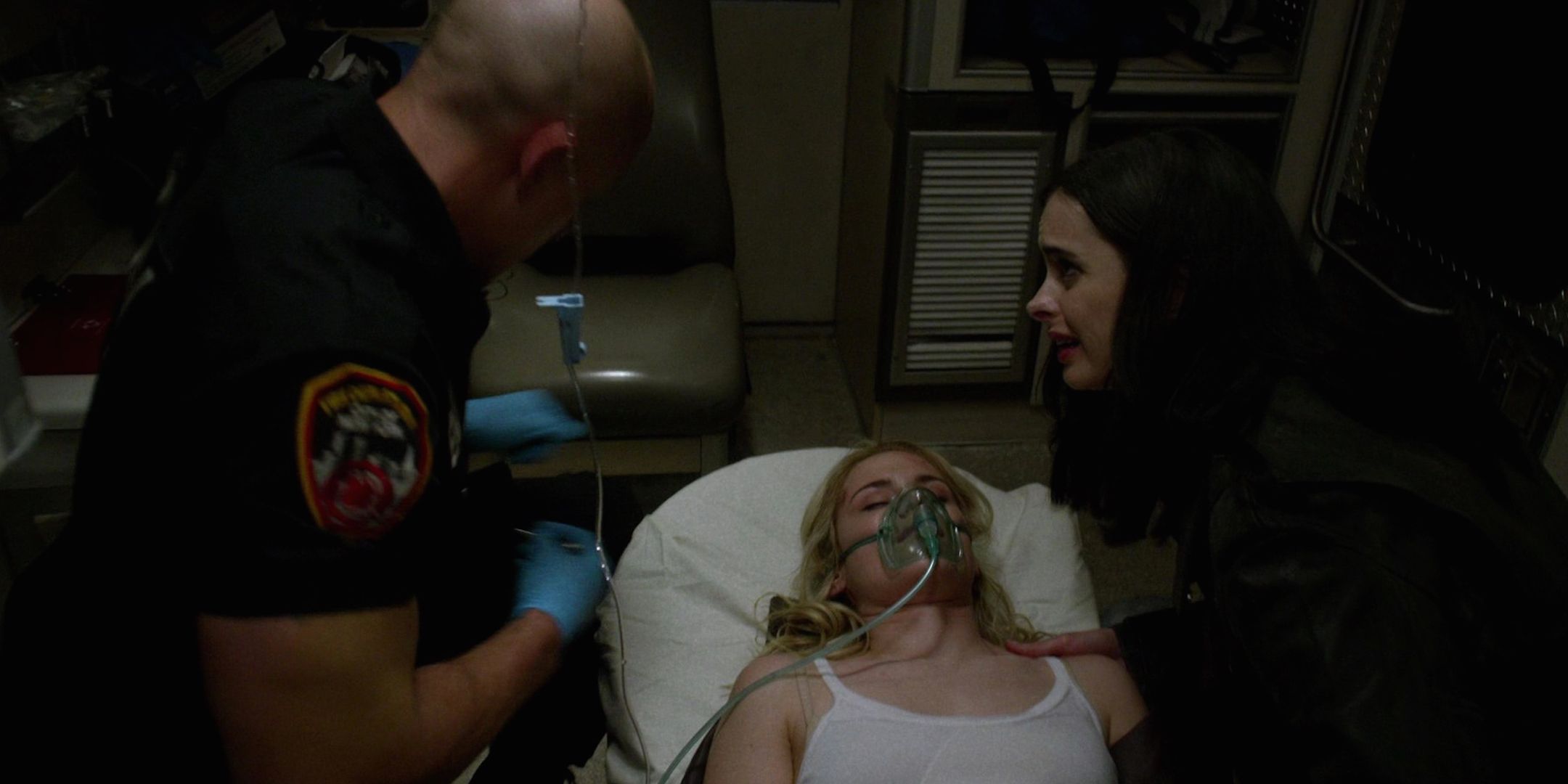 Jessica and Trish in Jessica Jones 1x11 Ive Got The Blues