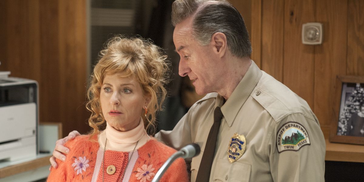 Kimmy Robertson and Harry Goaz in Twin Peaks