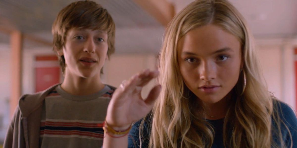 Percy Hynes White and Natalie Alyn Lind in The Gifted