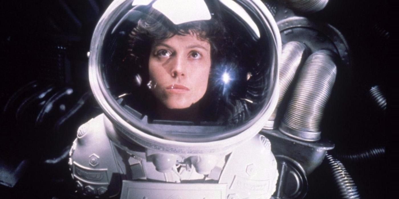 Ripley em um traje espacial em Alien.