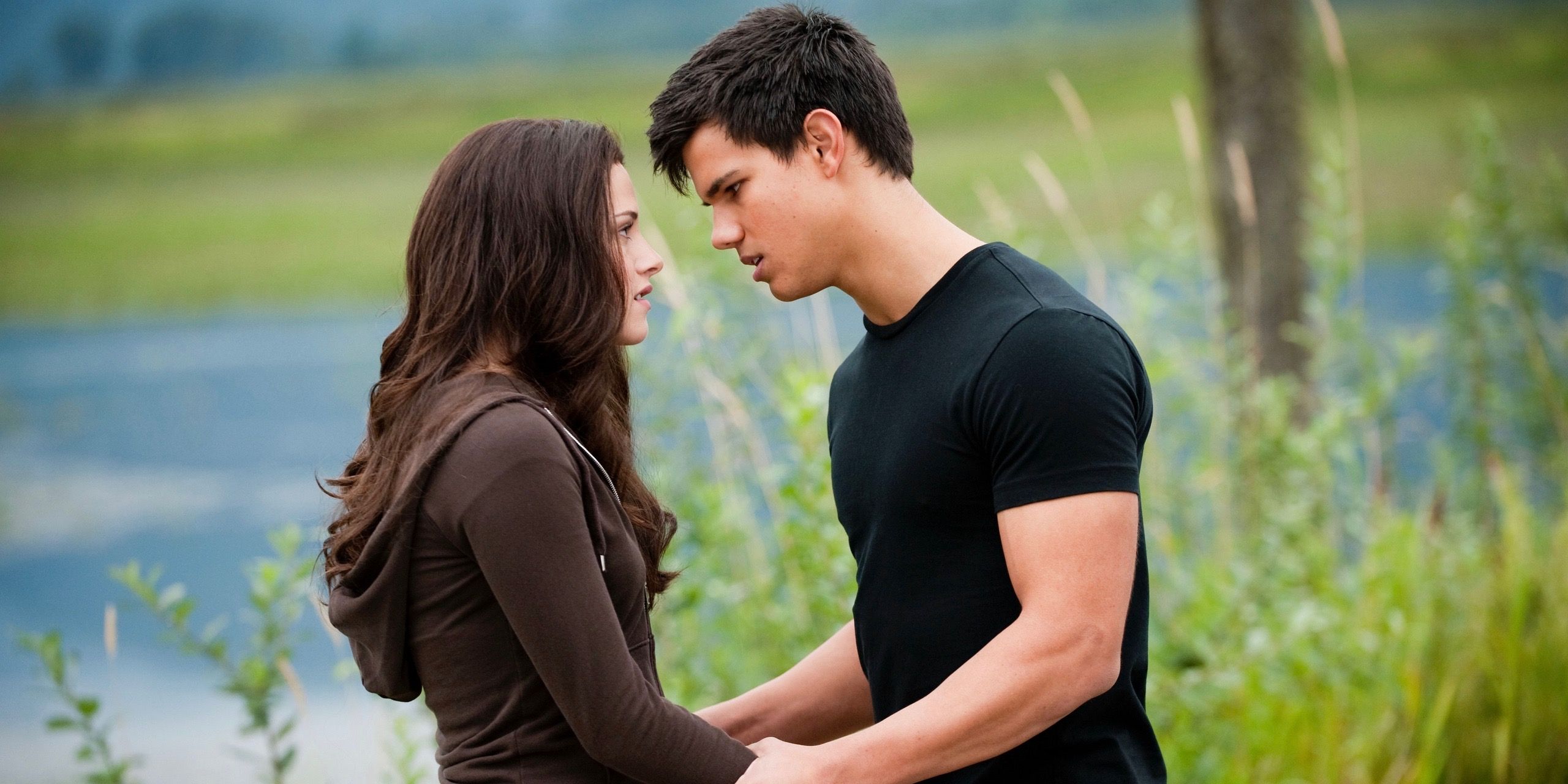 Taylor Lautner as Jacob and Kristen Stewart as Bella in The Twilight Saga Eclipse