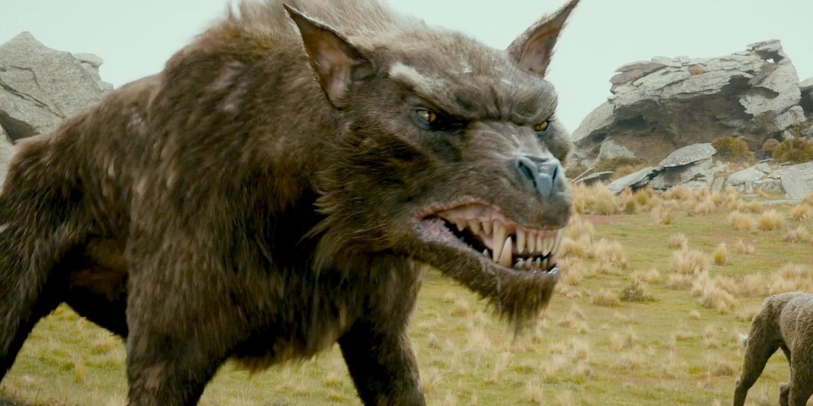 Um lobo Warg mostrando os dentes em O Hobbit