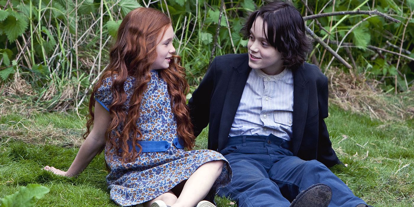 Young Lily and Snape chatting in Harry Potter
