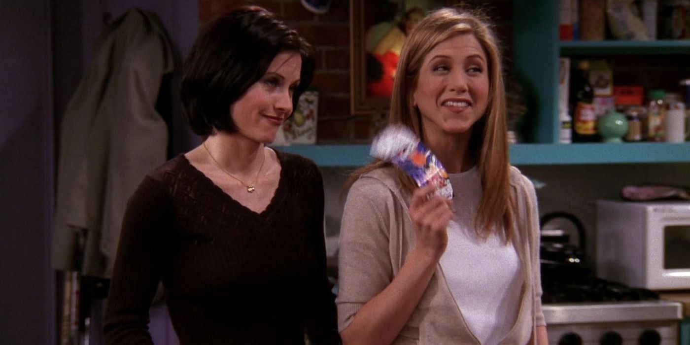 Courtney Cox and Jennifer Aniston as Monica and Rachel in Friends