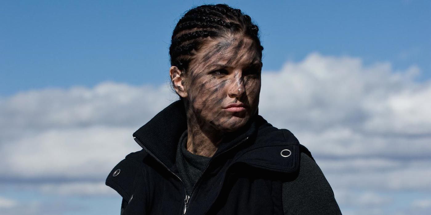 Gina Carano with face camo in Haywire