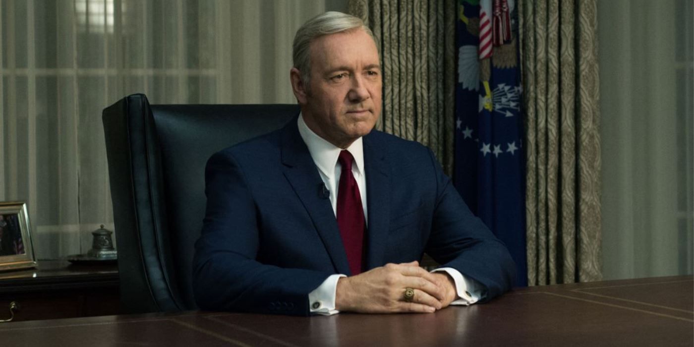 House of Cards Francis Underwood behind a desk in the oval office