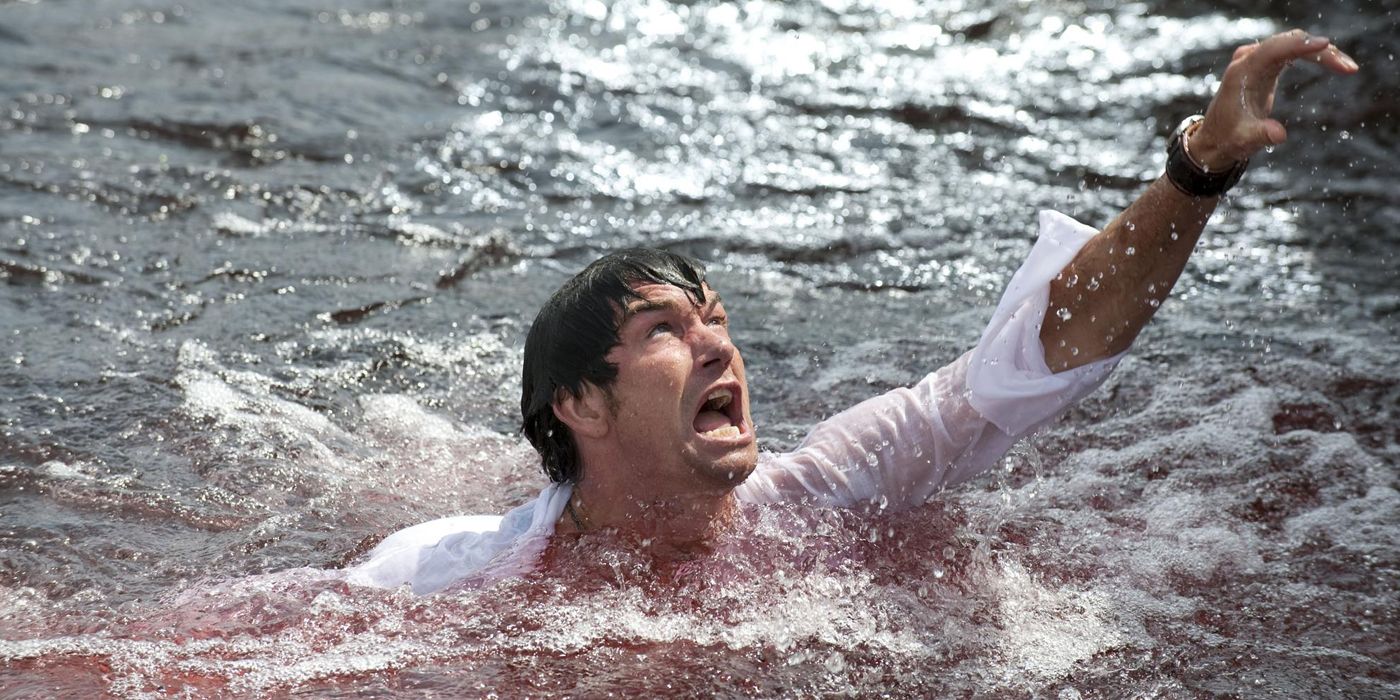 Jerry O'Connell screaming in the water in Piranha 3D