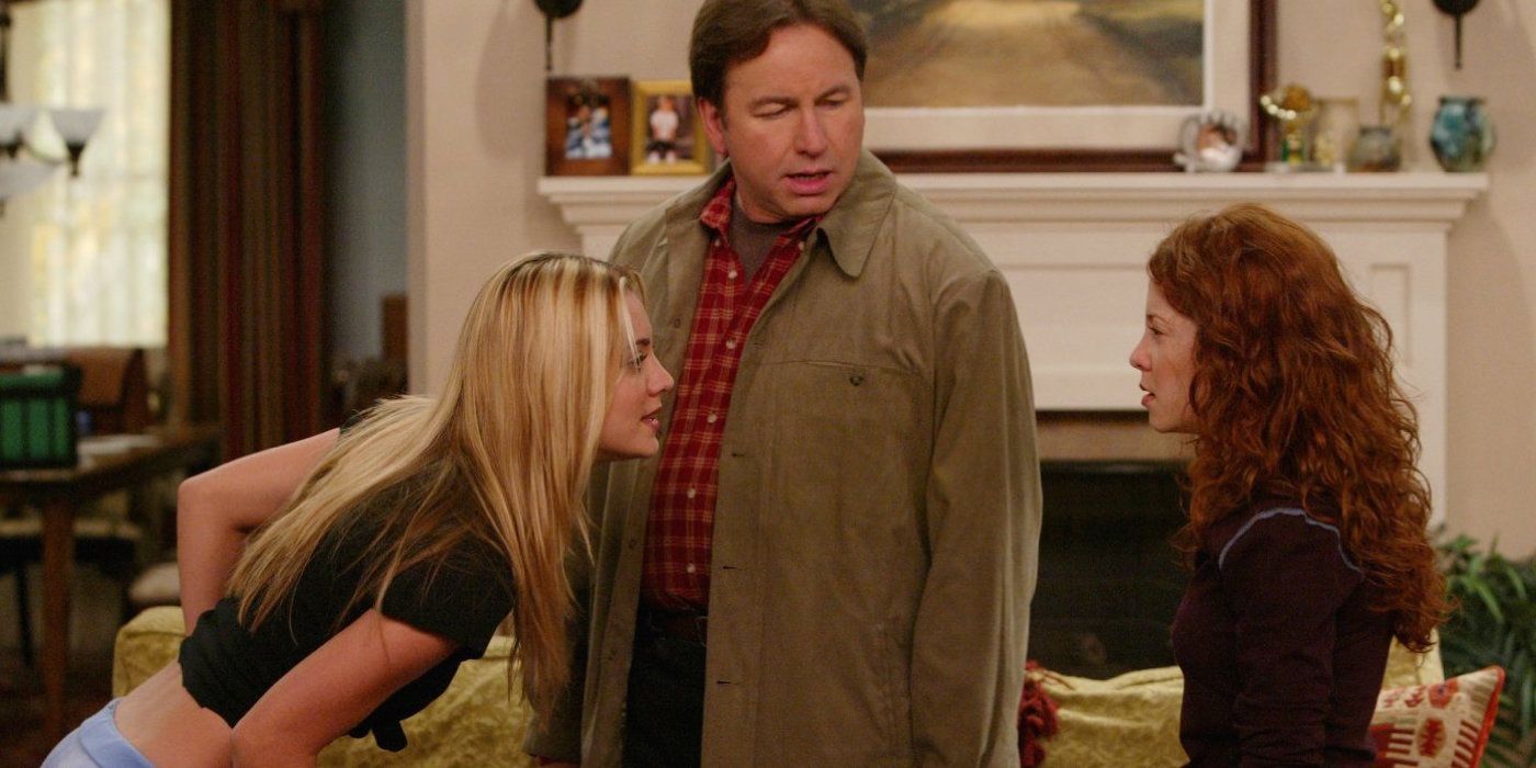 John Ritter watches his daughters argue on 8 Simple Rules