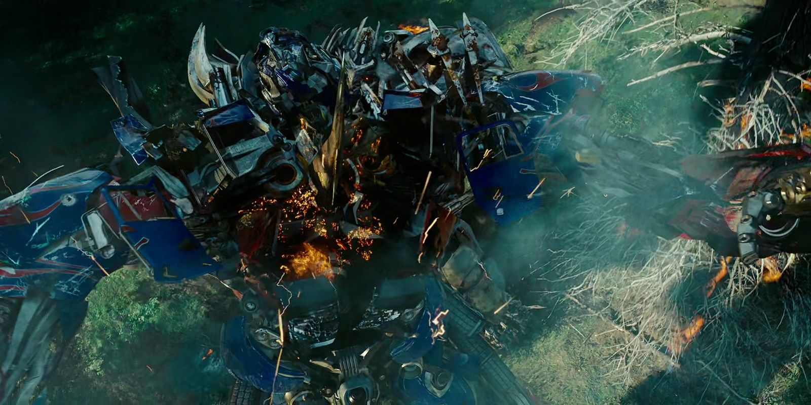 Megatron fights Optimus Prime in Revenge Of The Fallen 