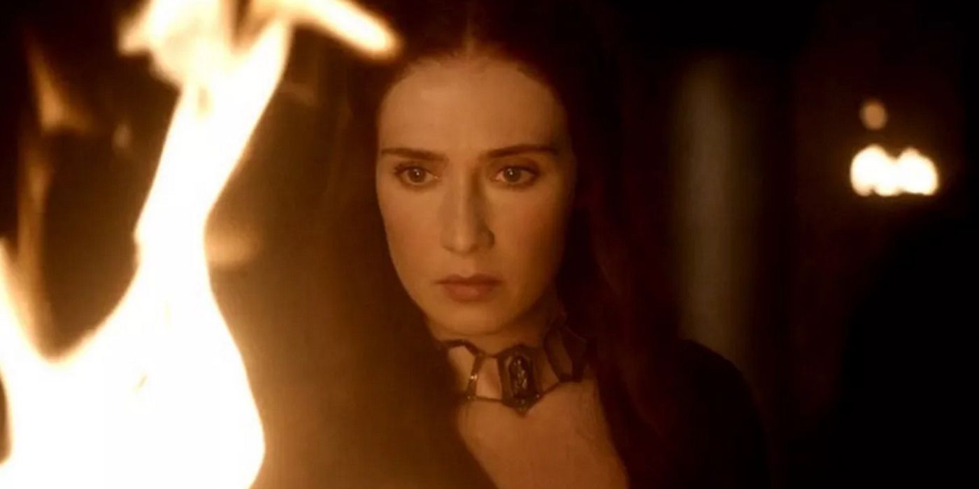 Melisandre looking into flames Game of Thrones