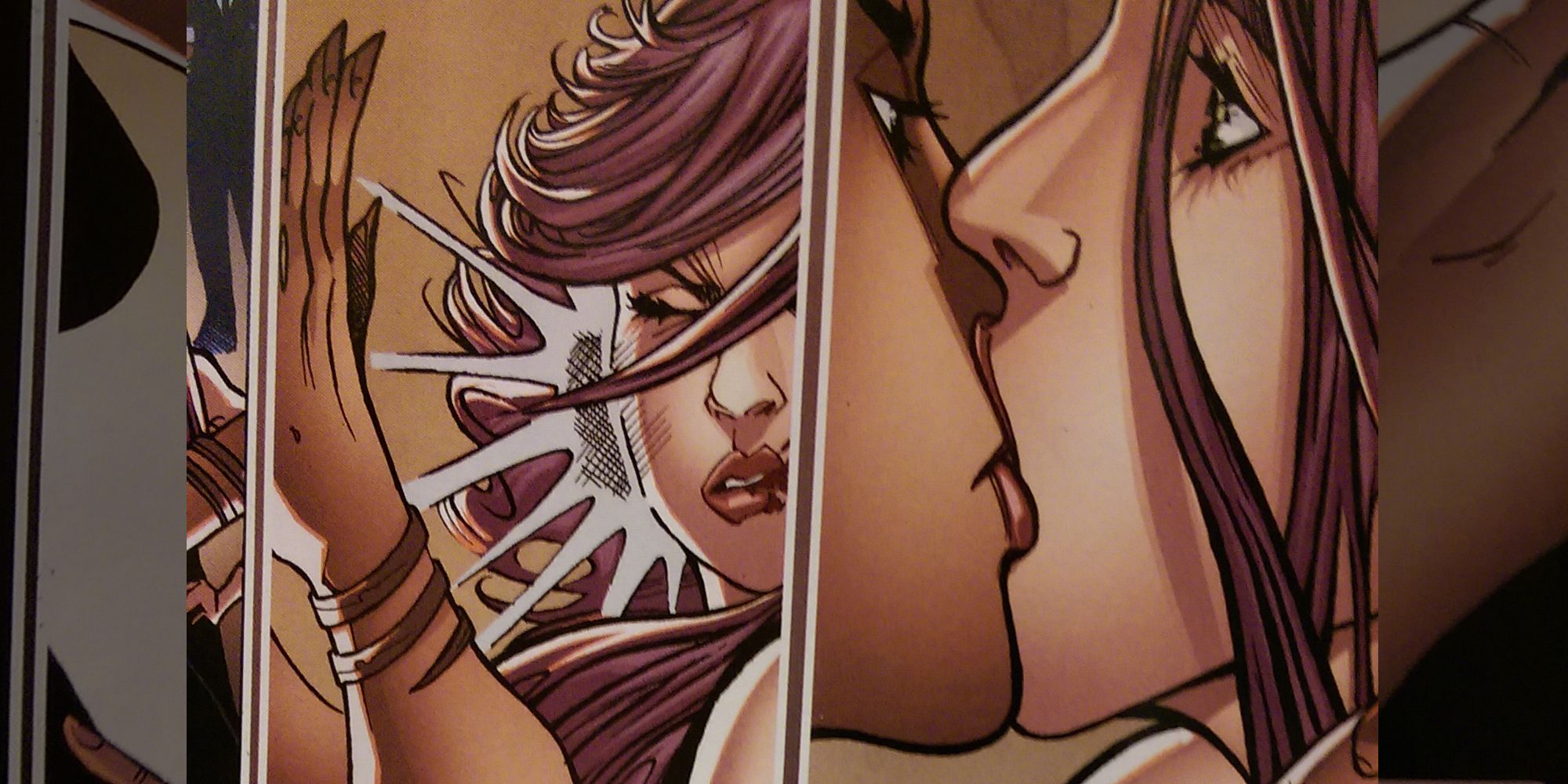 Storm kisses Woman X-Men